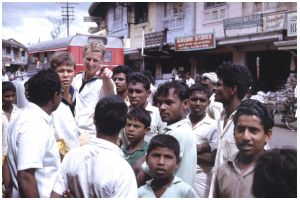 31 Kandy Sri Lanka Var vi gick ville folk prata och hjälpa till med inköp och guidning.jpg